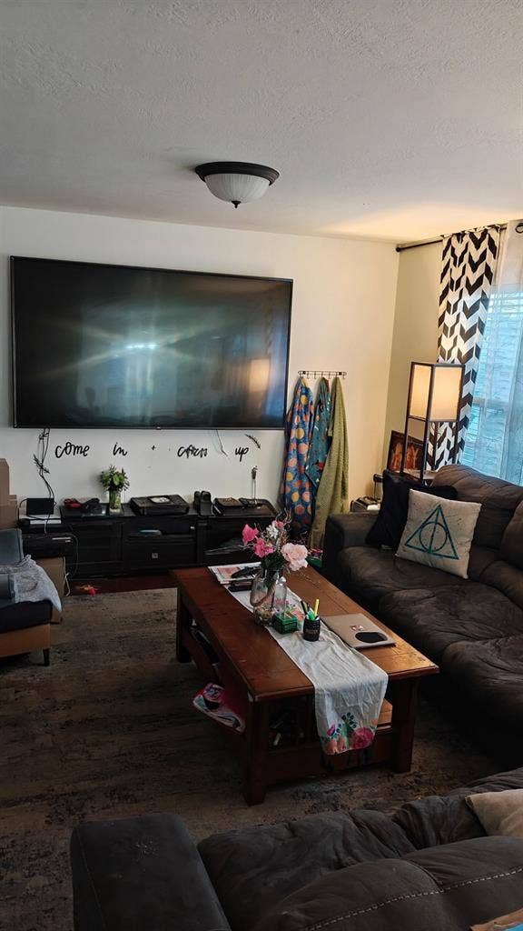 Unfurnished 2 bedrooms for rent