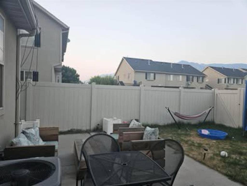 Unfurnished 2 bedrooms for rent