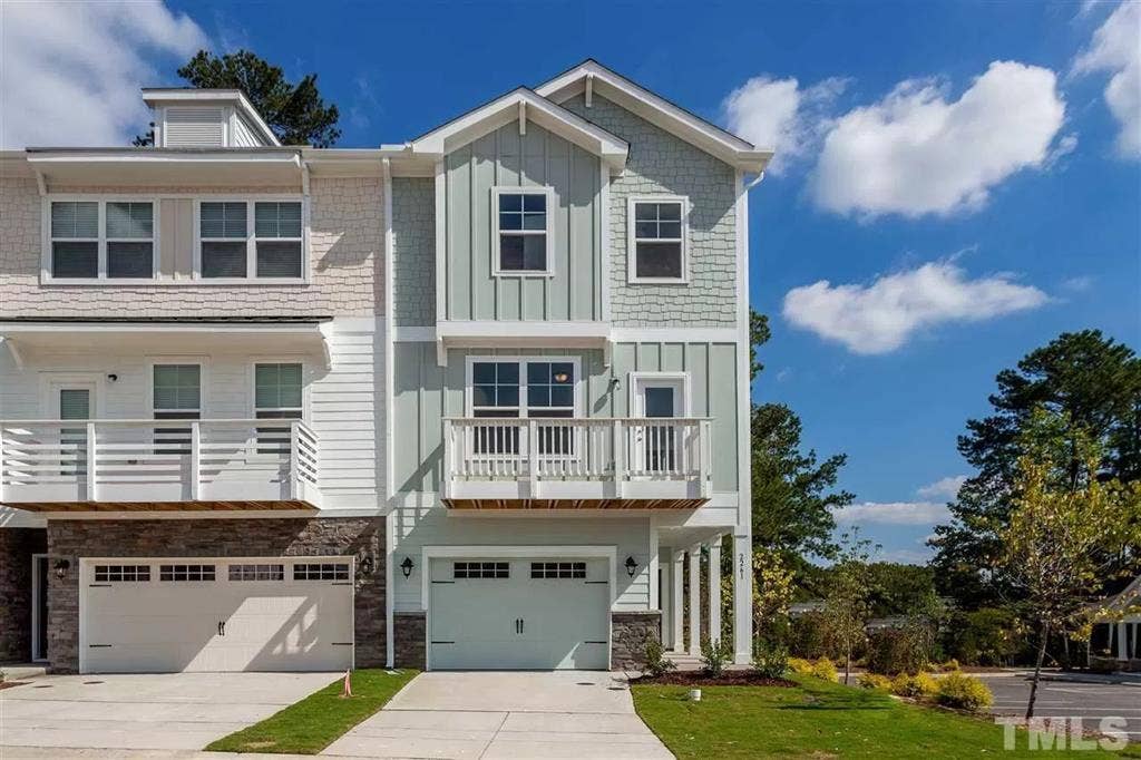 4 BR in Apex