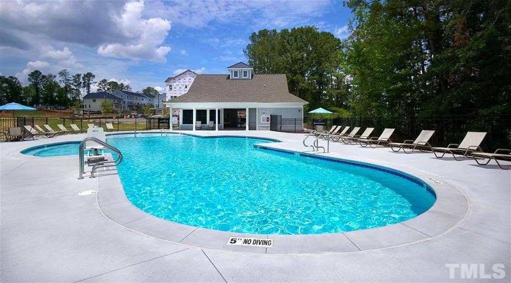 4 BR in Apex