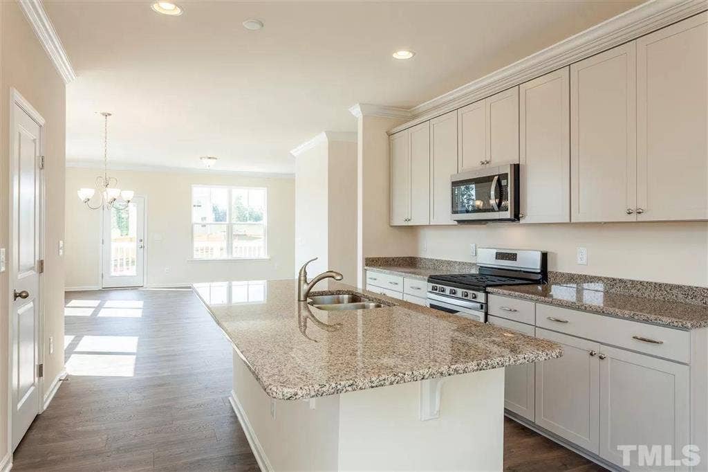 4 BR in Apex