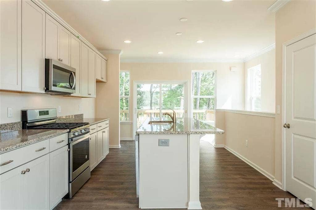 4 BR in Apex