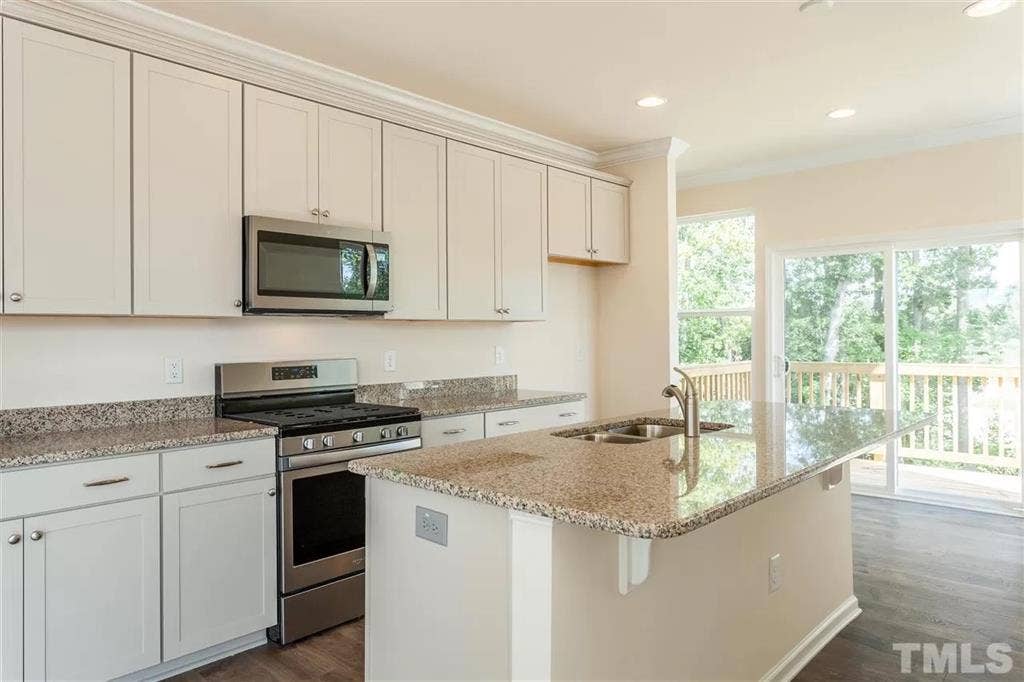 4 BR in Apex