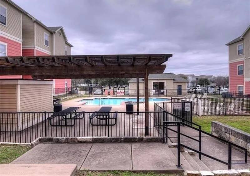 4 BR in Austin