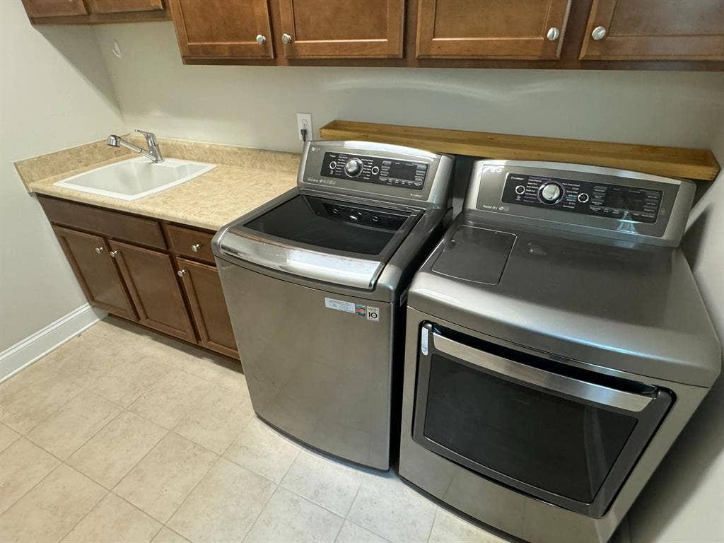 4 BR in Apex