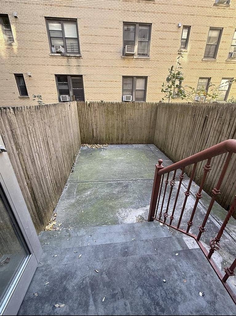 Studio in UWS With a Backyard