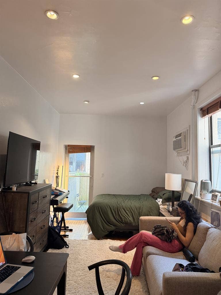 Studio in UWS With a Backyard