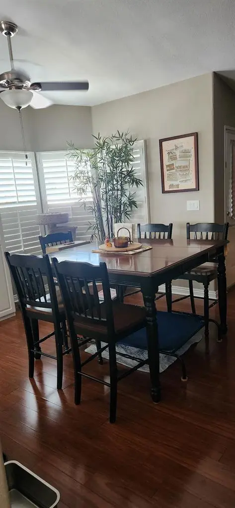 Room for rent in a 3 bd 2 bth house