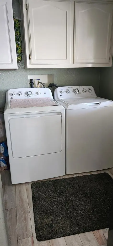 Room for rent in a 3 bd 2 bth house