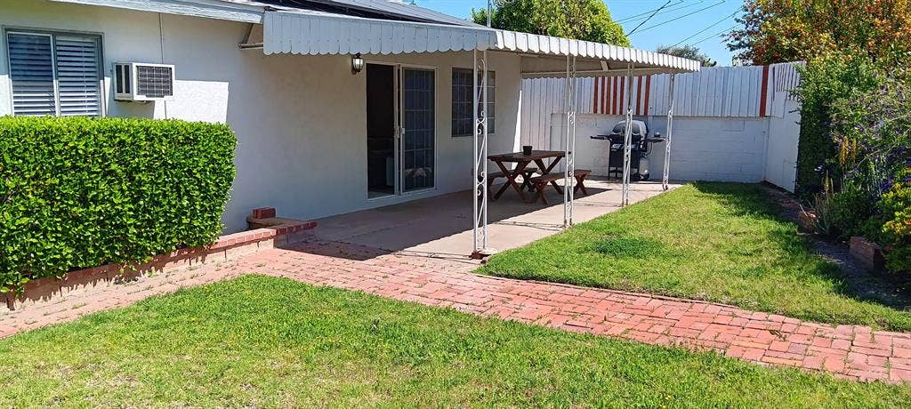 $980 / 1br Northridge- Quiet area