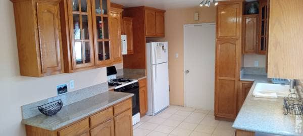 $980 / 1br Northridge- Quiet area