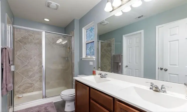 Master Bedroom for Rent $800/month