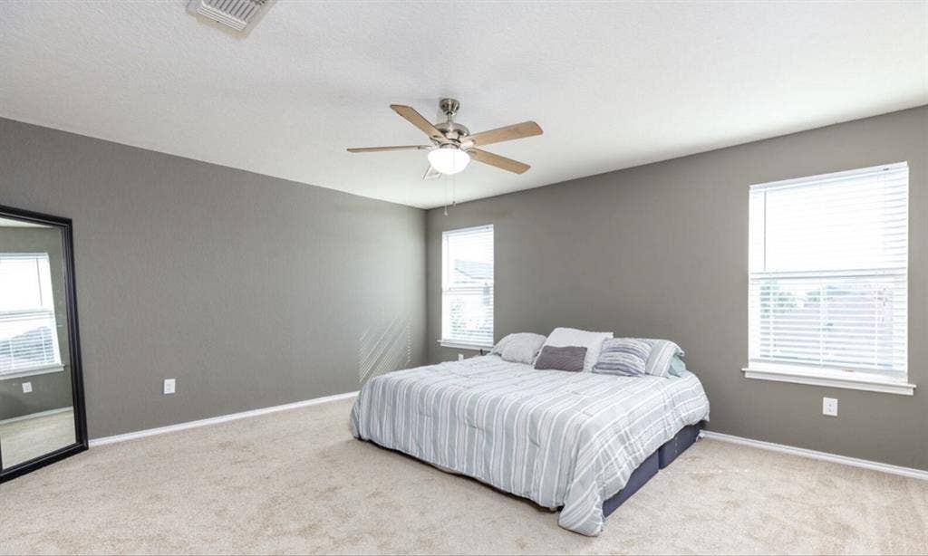 Master Bedroom for Rent $800/month