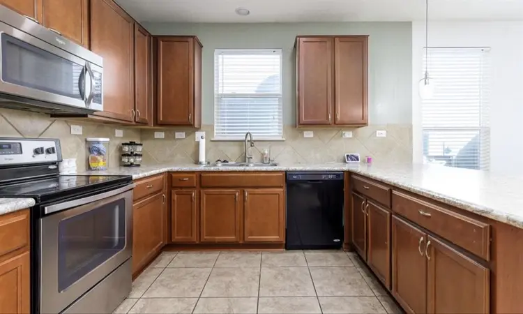 Master Bedroom for Rent $800/month