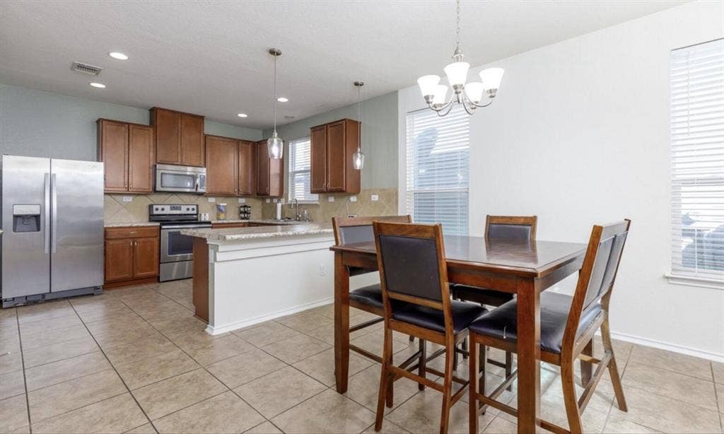 Master Bedroom for Rent $800/month