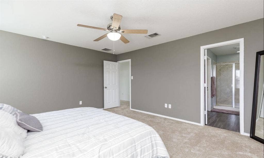 Master Bedroom for Rent $800/month