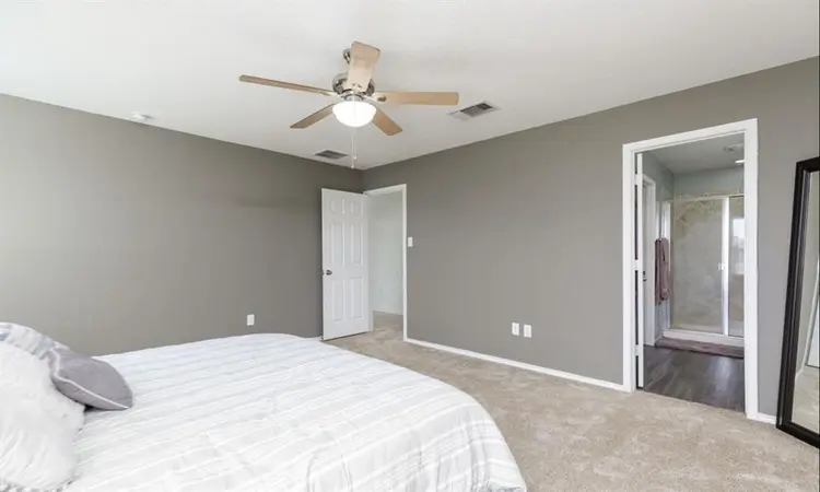 Master Bedroom for Rent $800/month