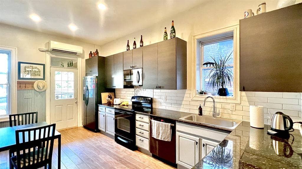 Bright, Light Filled Room for Rent