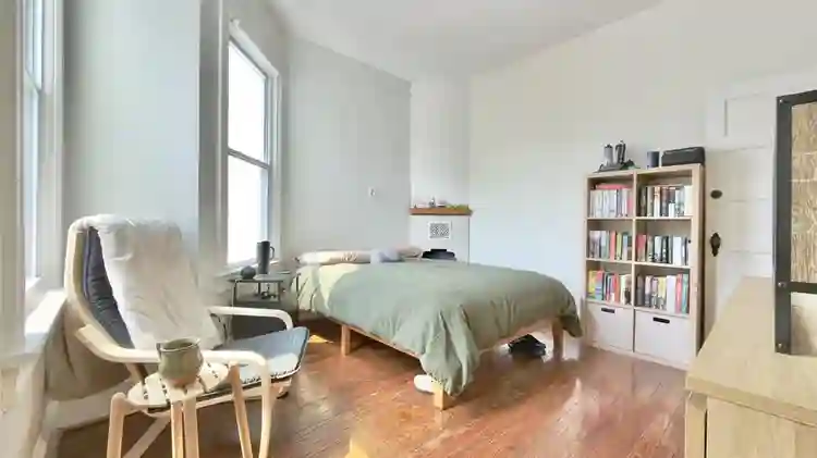Bright, Light Filled Room for Rent