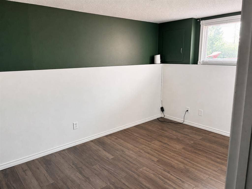 Bright Basement w/ Private Kitchen