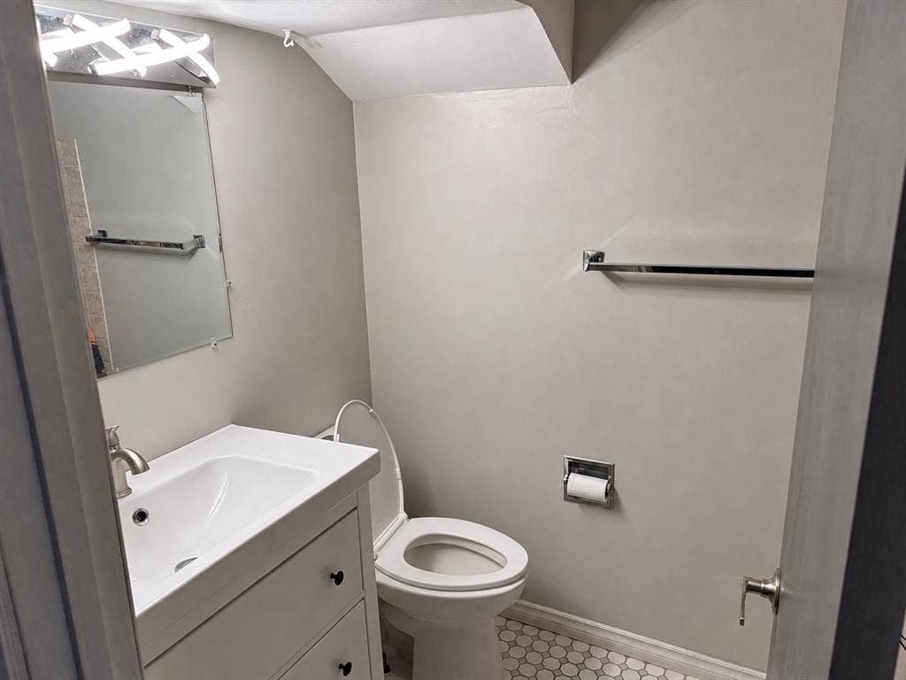 Bright Basement w/ Private Kitchen