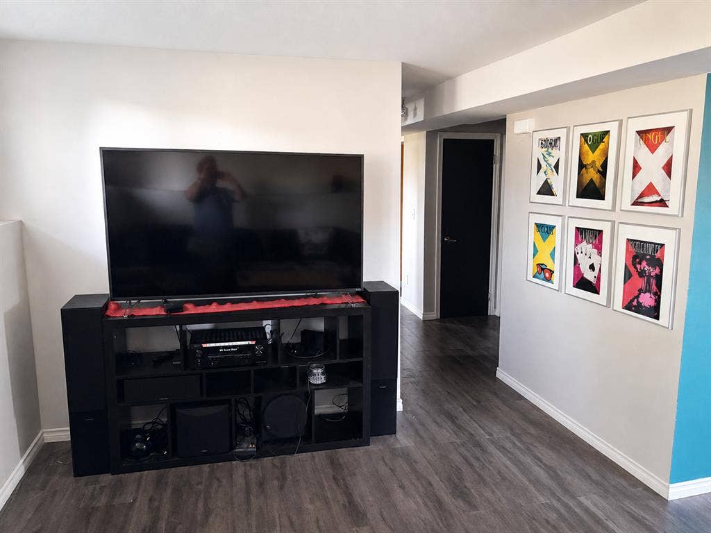 Bright Basement w/ Private Kitchen