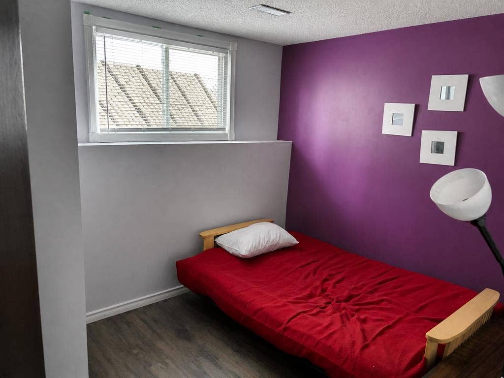 Bright Basement w/ Private Kitchen