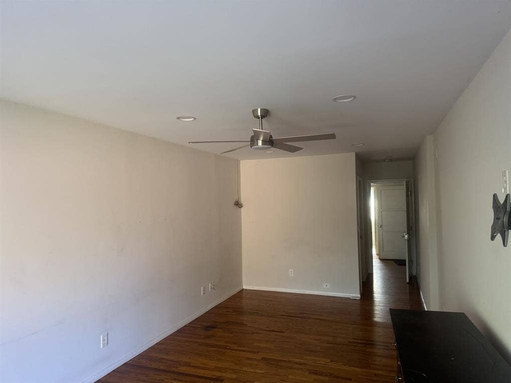 large room w/walk-in closet