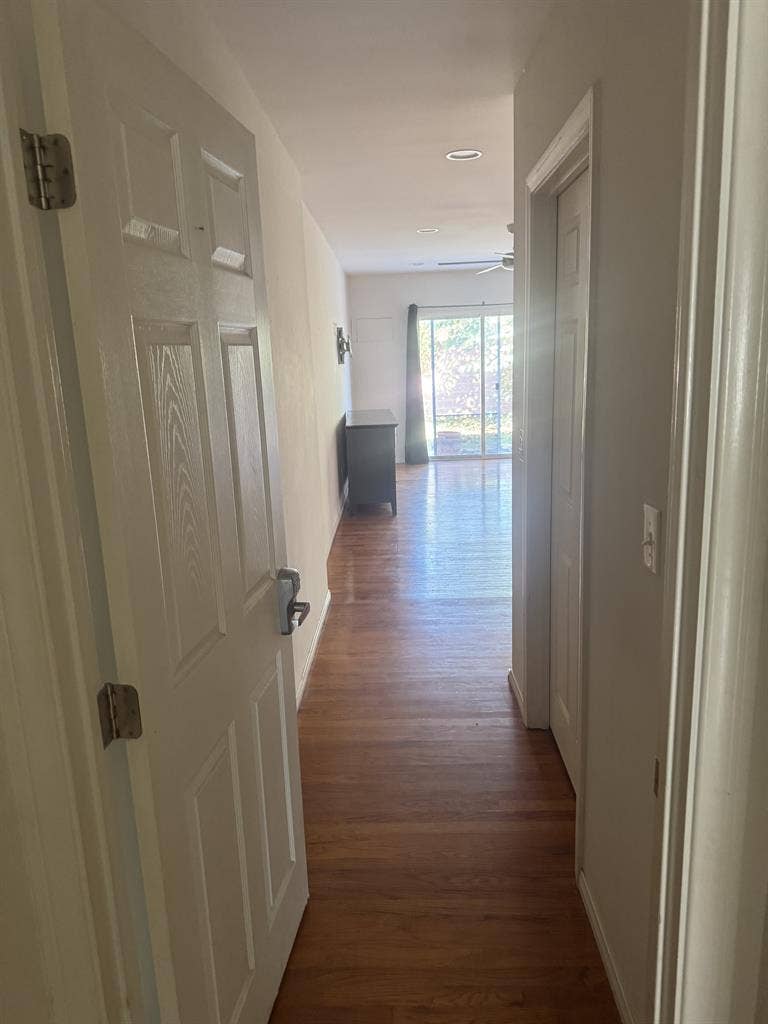 large room w/walk-in closet
