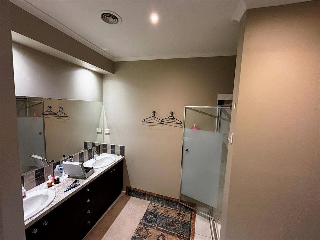 Master Bedroom with Ensuite + AC