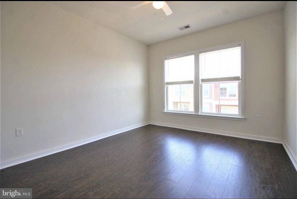 Room Near GMU in Fairfax Townhome