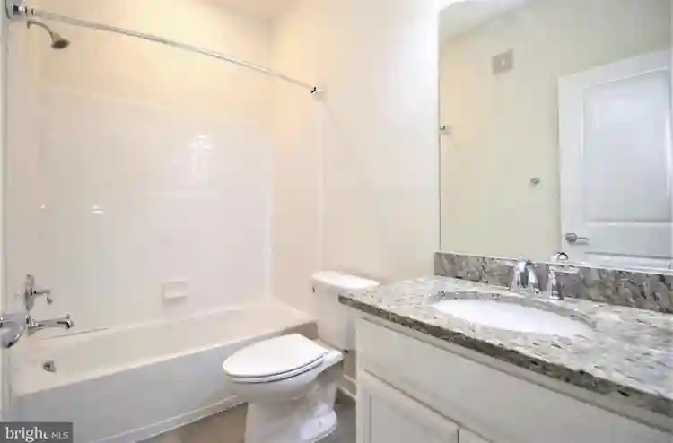 Room Near GMU in Fairfax Townhome