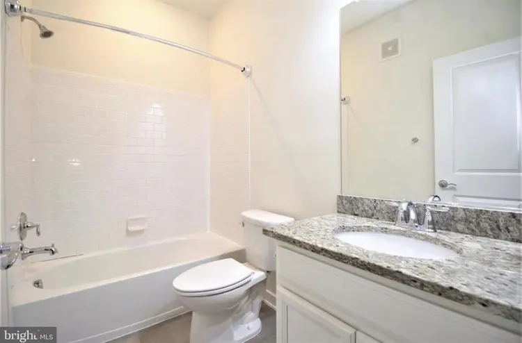 Room Near GMU in Fairfax Townhome