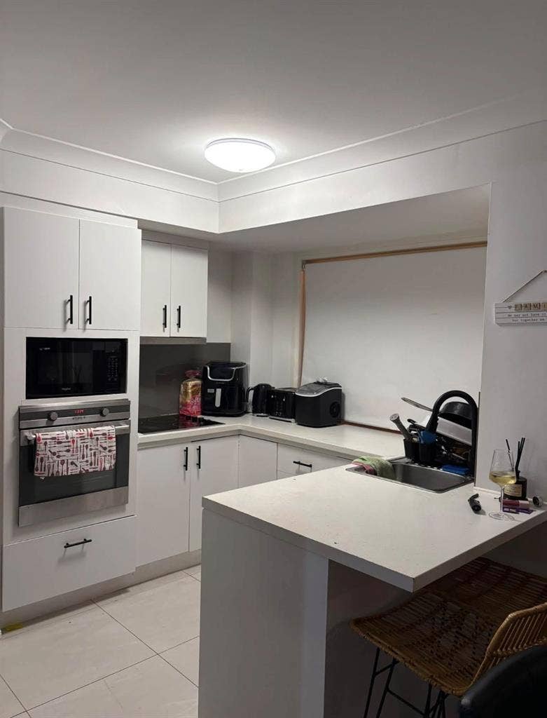 Room avail a beautiful home benowa