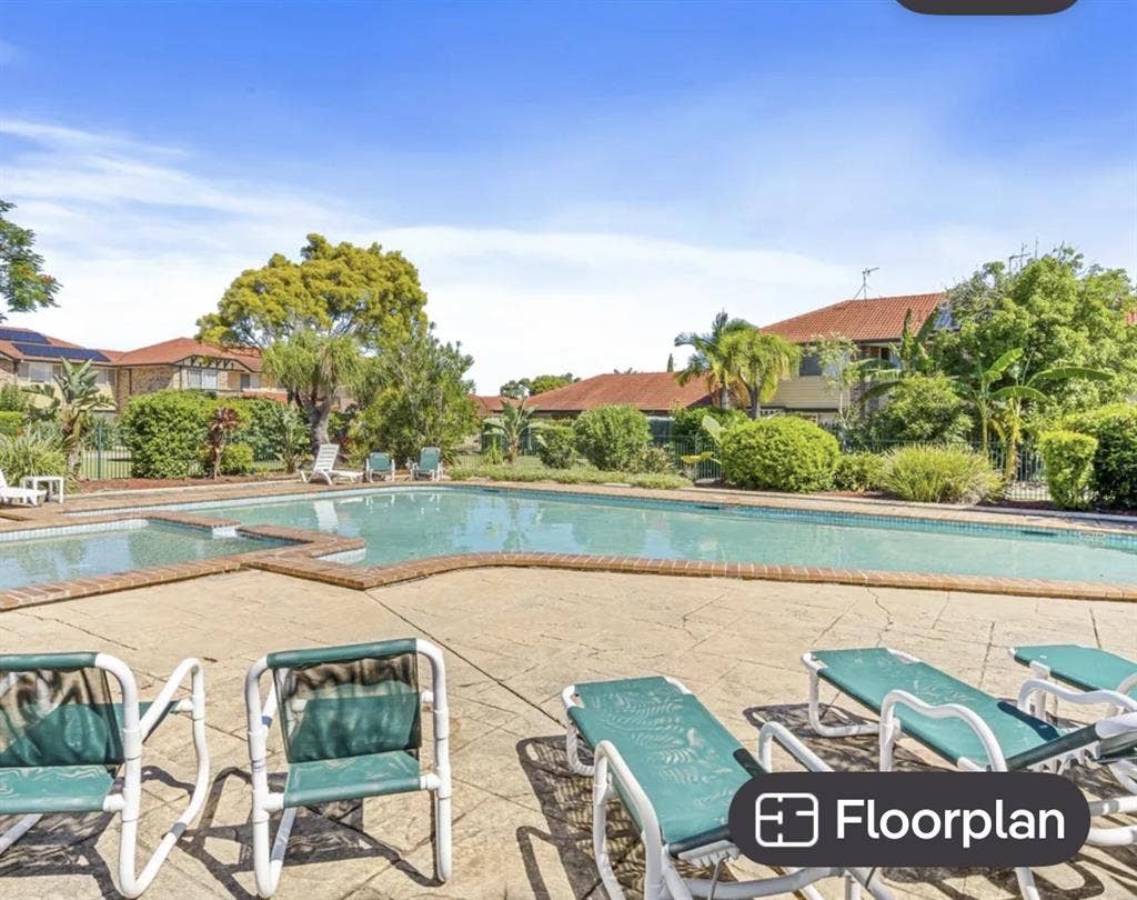 Room avail a beautiful home benowa