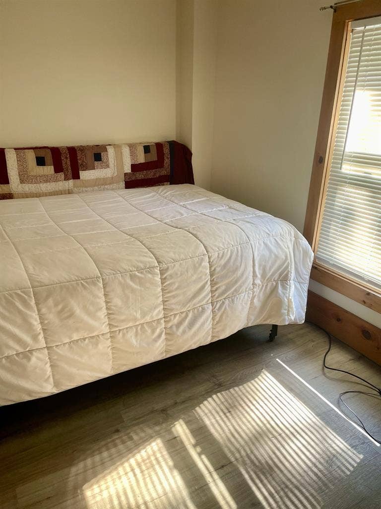 Large Room w/Walk-in Closet-Amherst