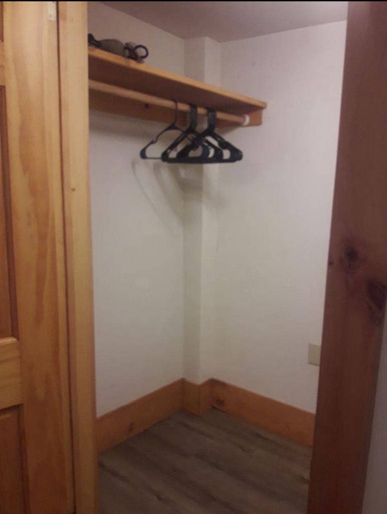 Large Room w/Walk-in Closet-Amherst