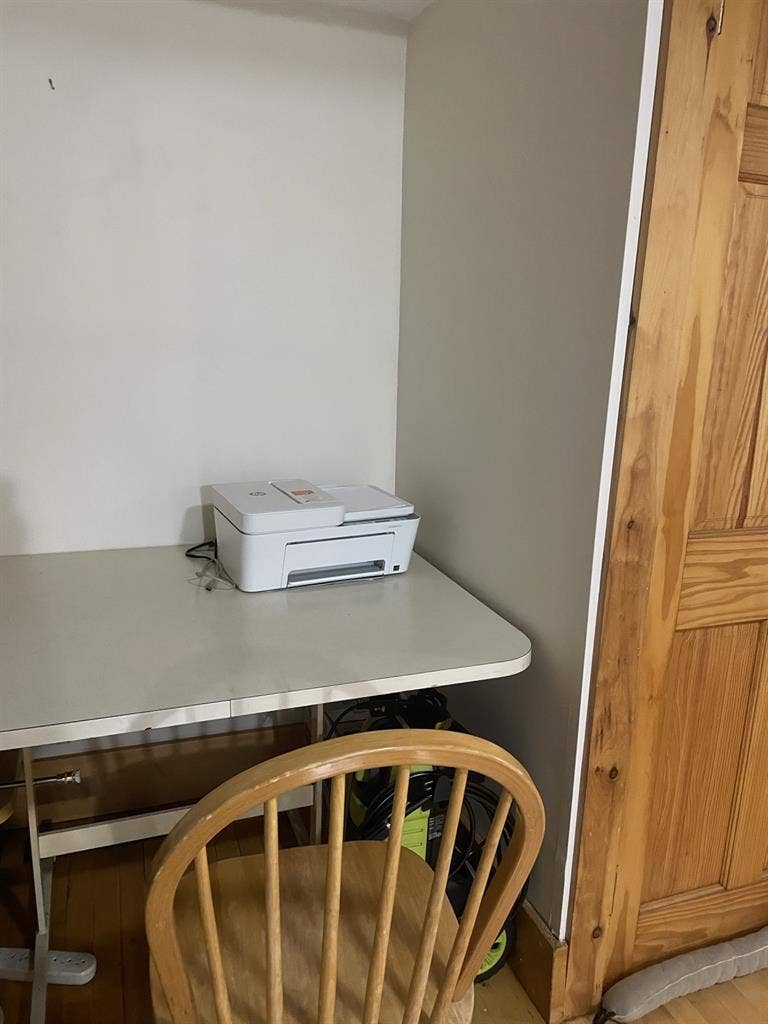 Large Room w/Walk-in Closet-Amherst