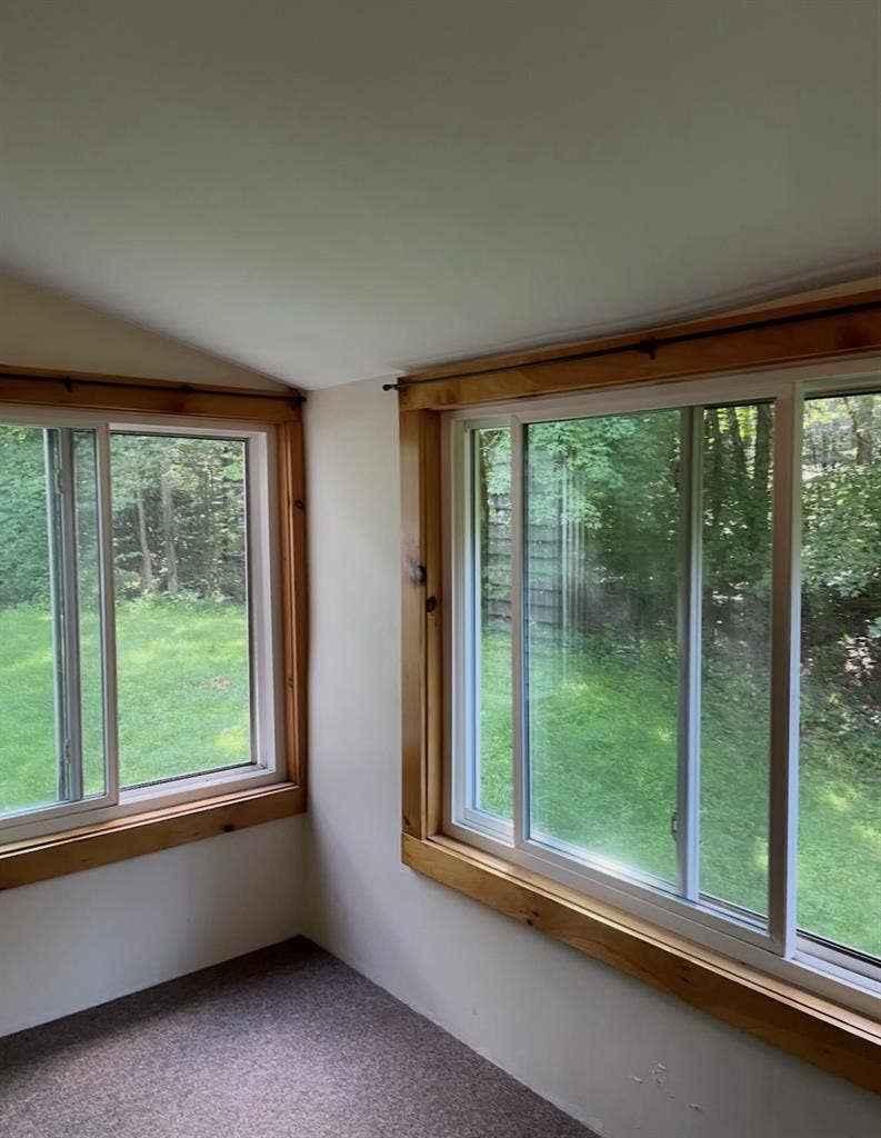 Large Room w/Walk-in Closet-Amherst