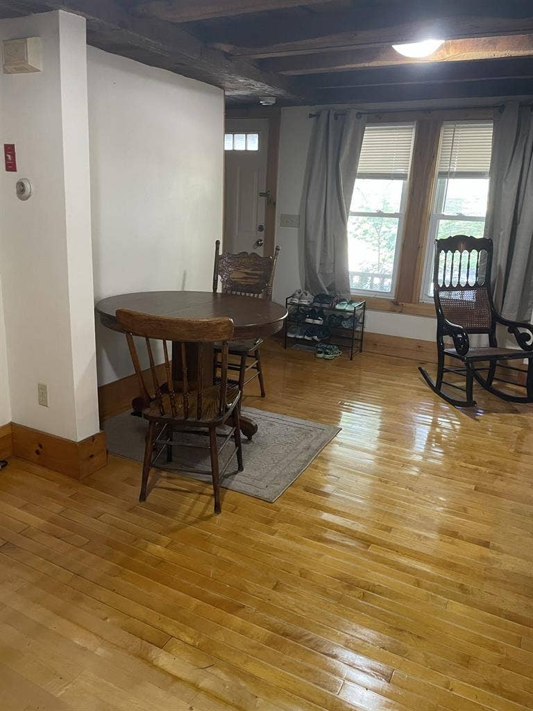 Large Room w/Walk-in Closet-Amherst