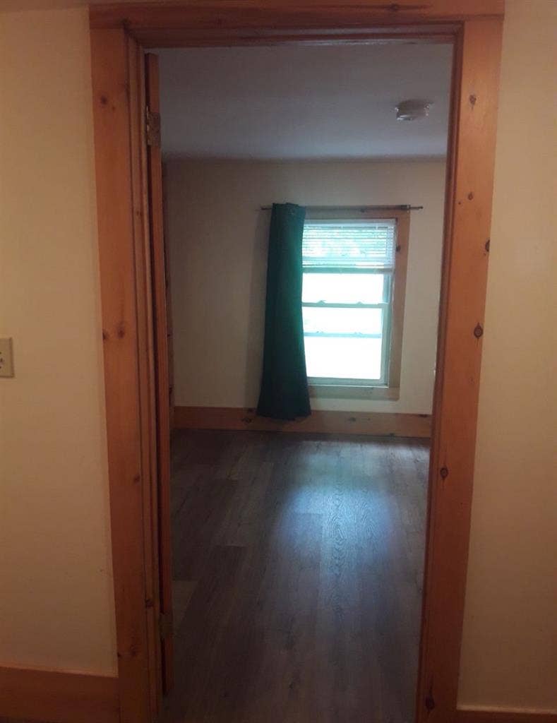 Large Room w/Walk-in Closet-Amherst
