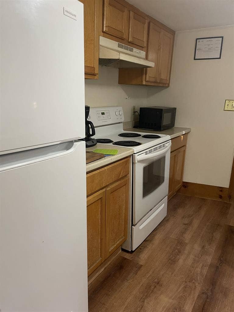 Large Room w/Walk-in Closet-Amherst