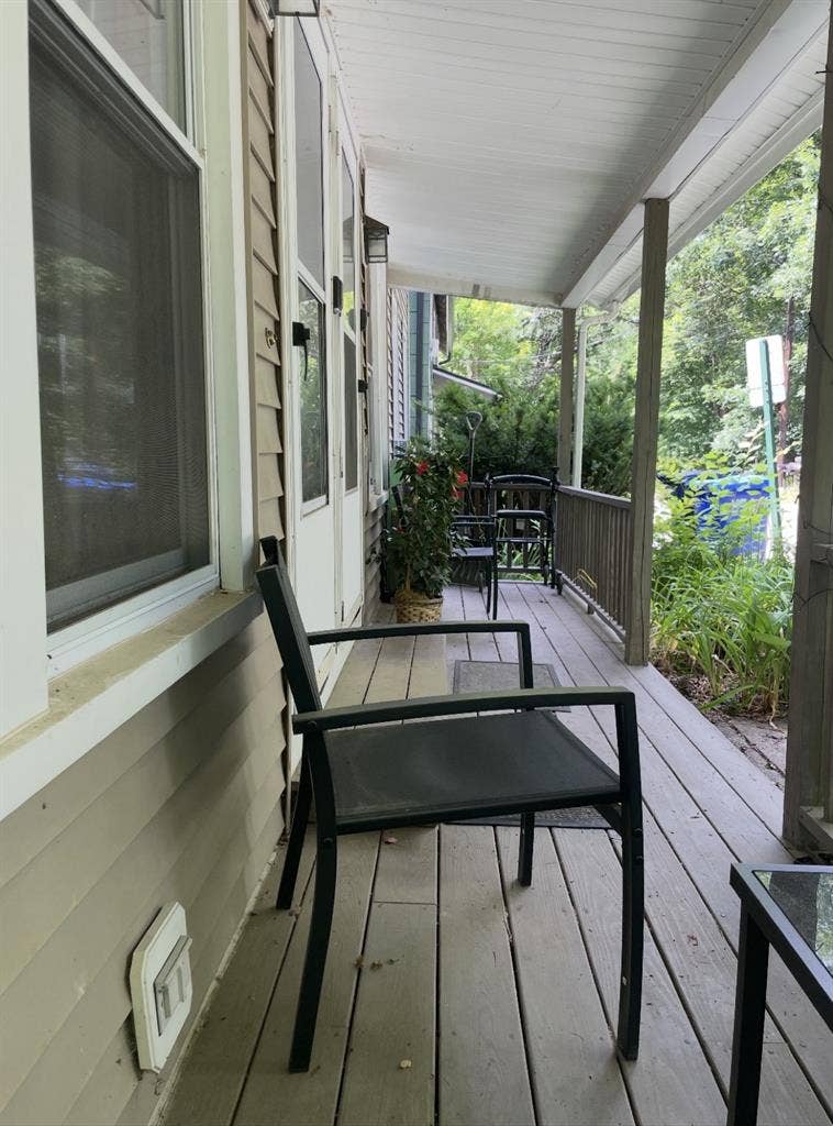 Large Room w/Walk-in Closet-Amherst