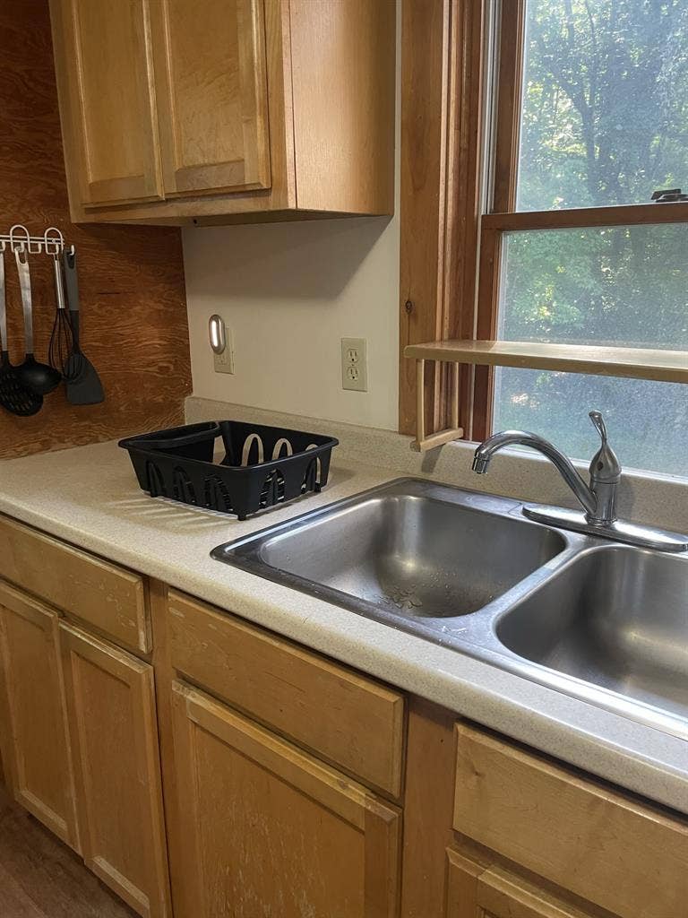 Large Room w/Walk-in Closet-Amherst