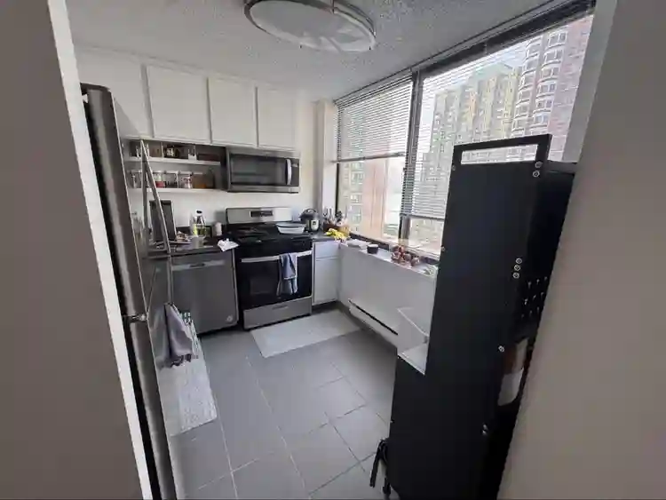 Large studio with Kitchen