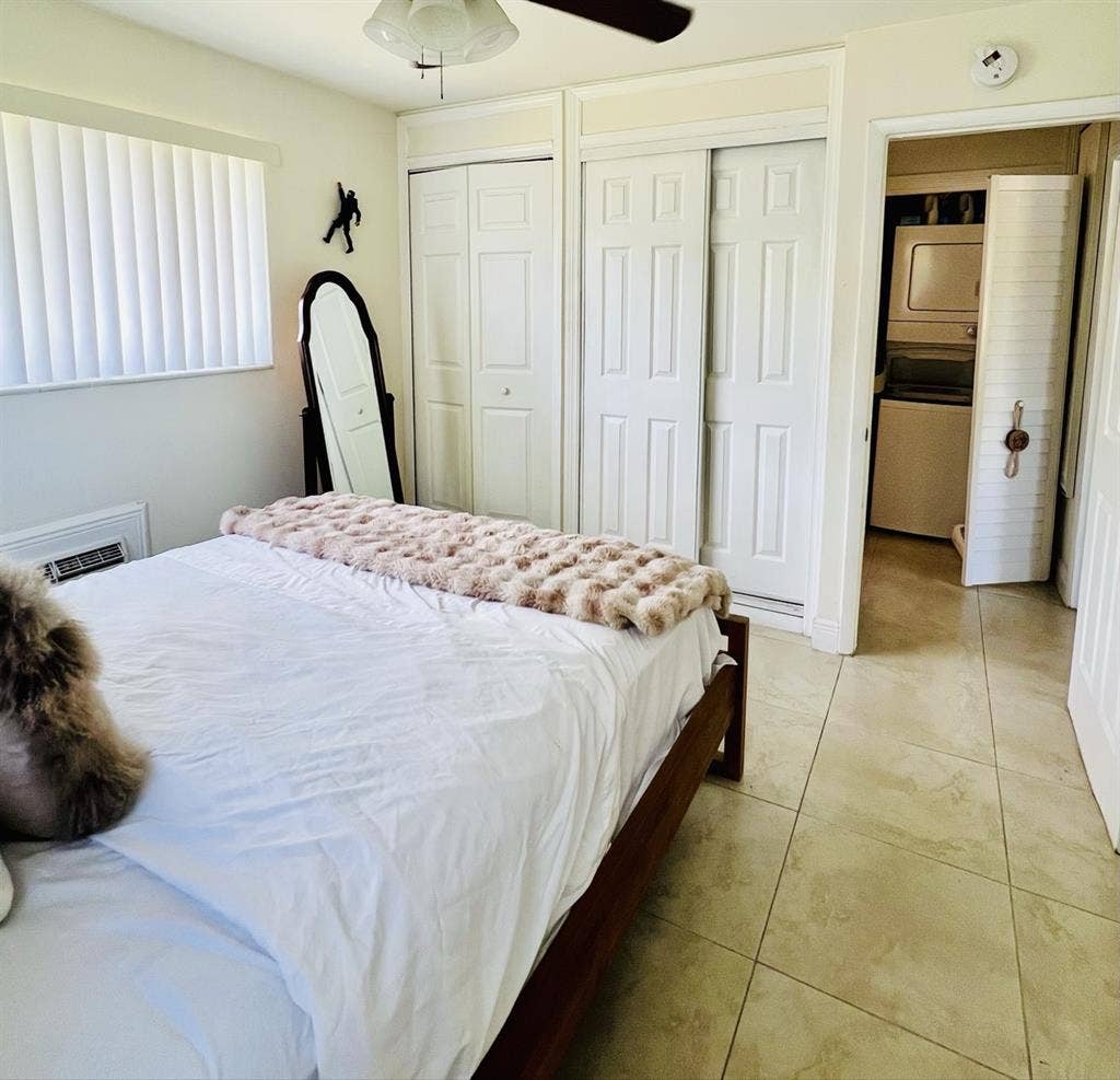 1/1 East Boca. Pets Ok. Flex Terms