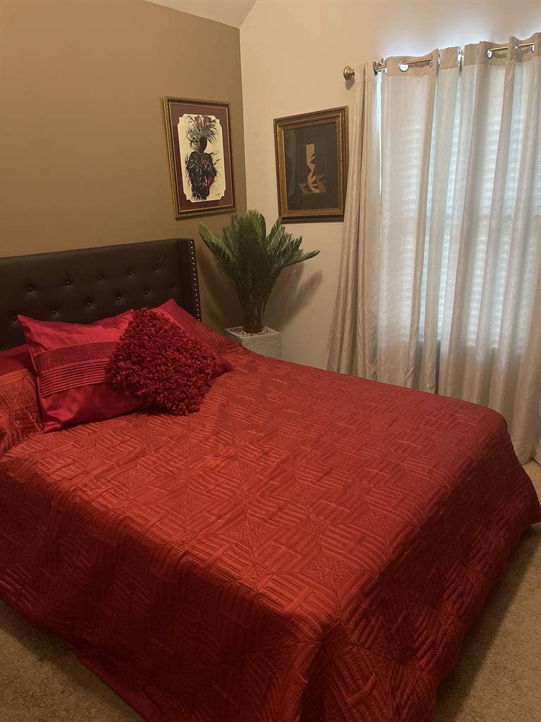 Looking for a male roommate