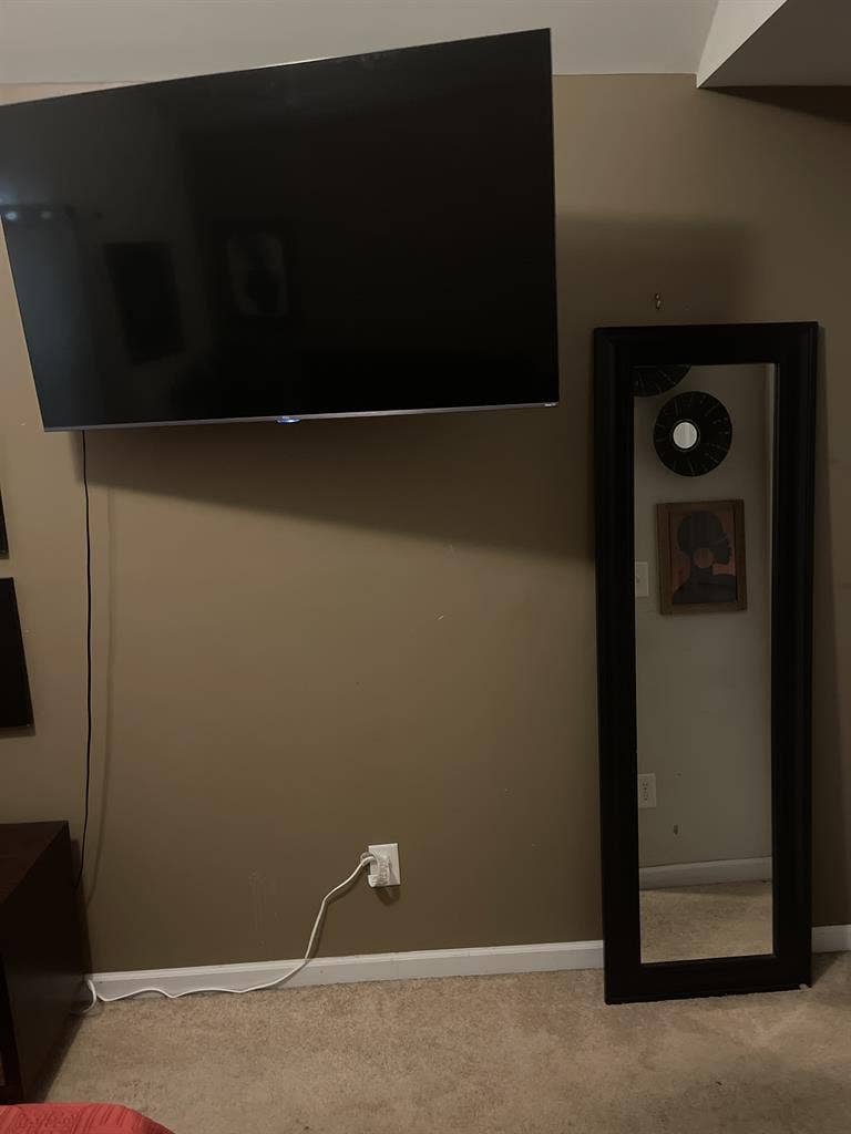 Looking for a male roommate