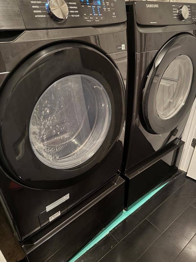 Looking for a male roommate