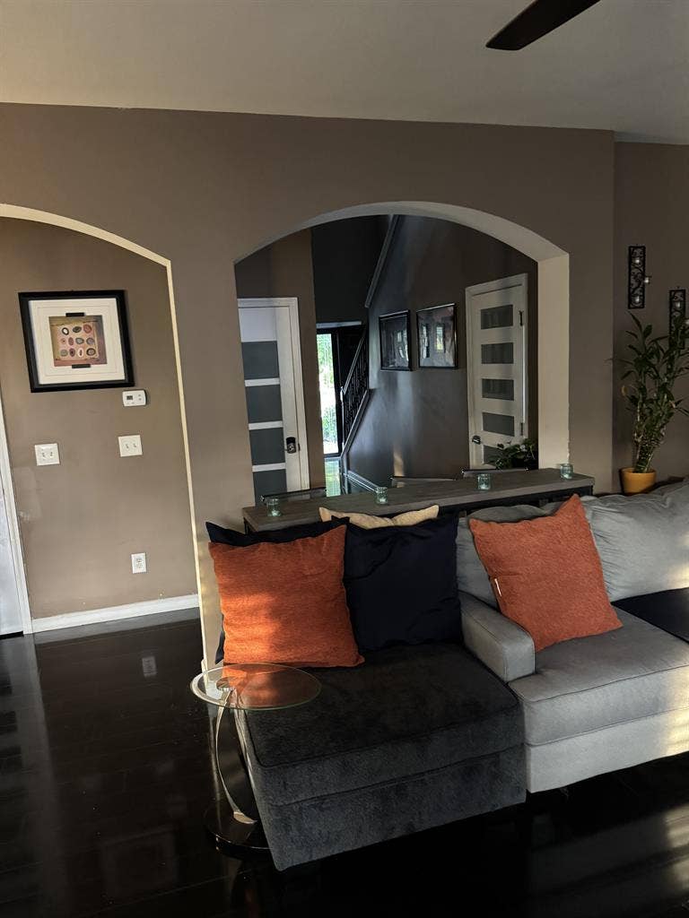 Looking for a male roommate